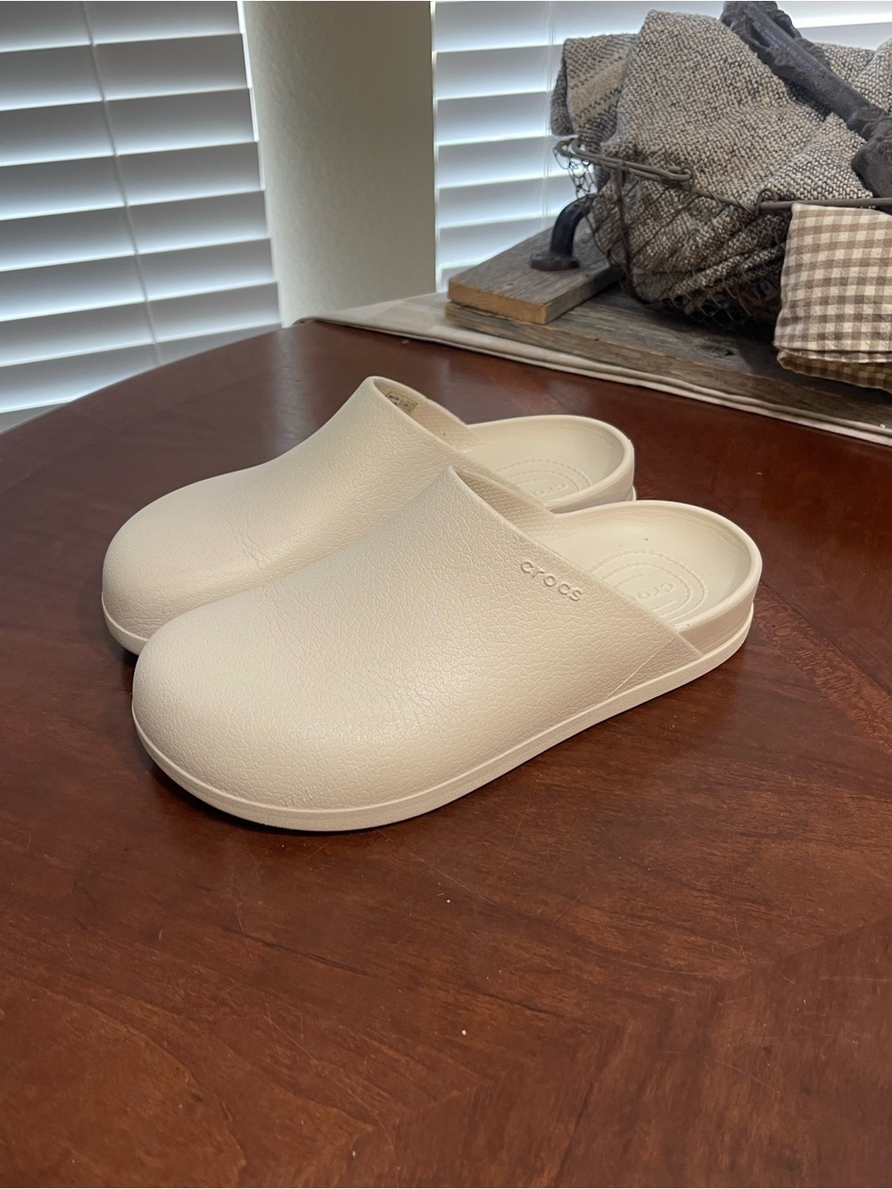 Dylan clogs by crocs slip on